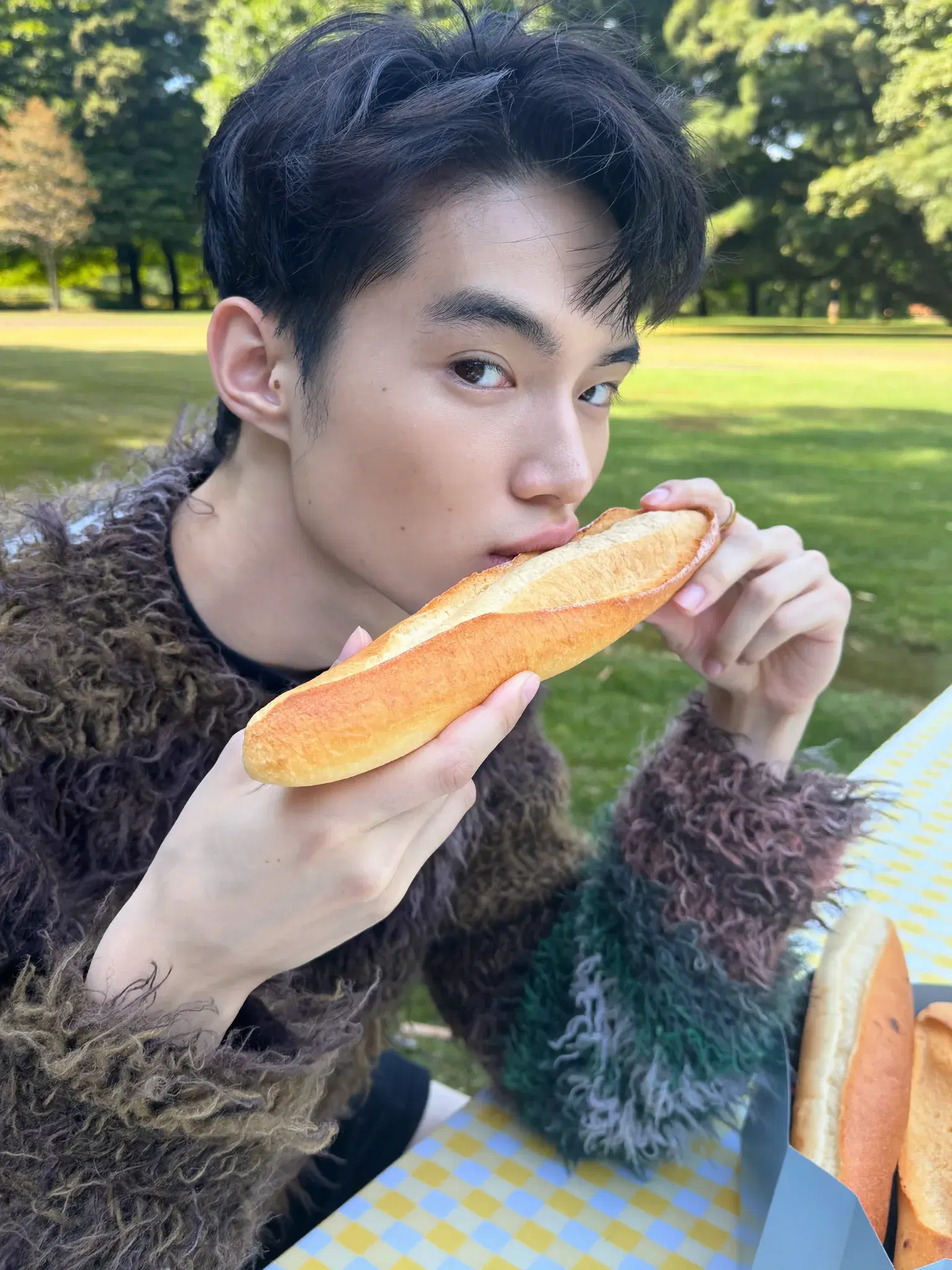 man eating baguette(99) - Gallery 1